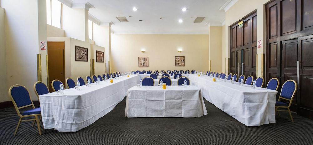 New Ambassador Hotel Хараре Екстер'єр фото